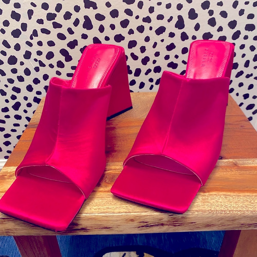 Hot pink, retro, satin, square toe heels